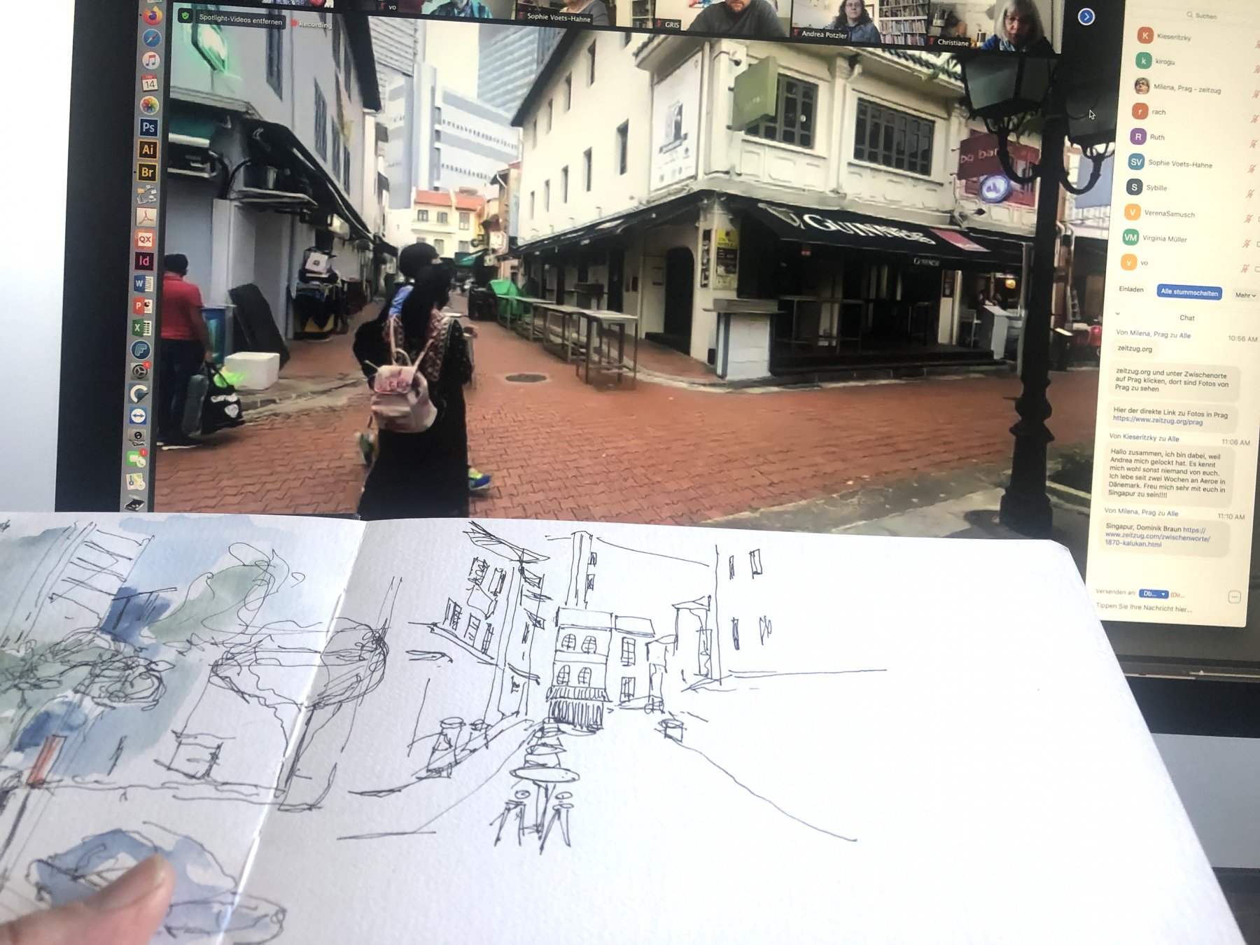 Mit Skizzenbuch vorm Bildschirm